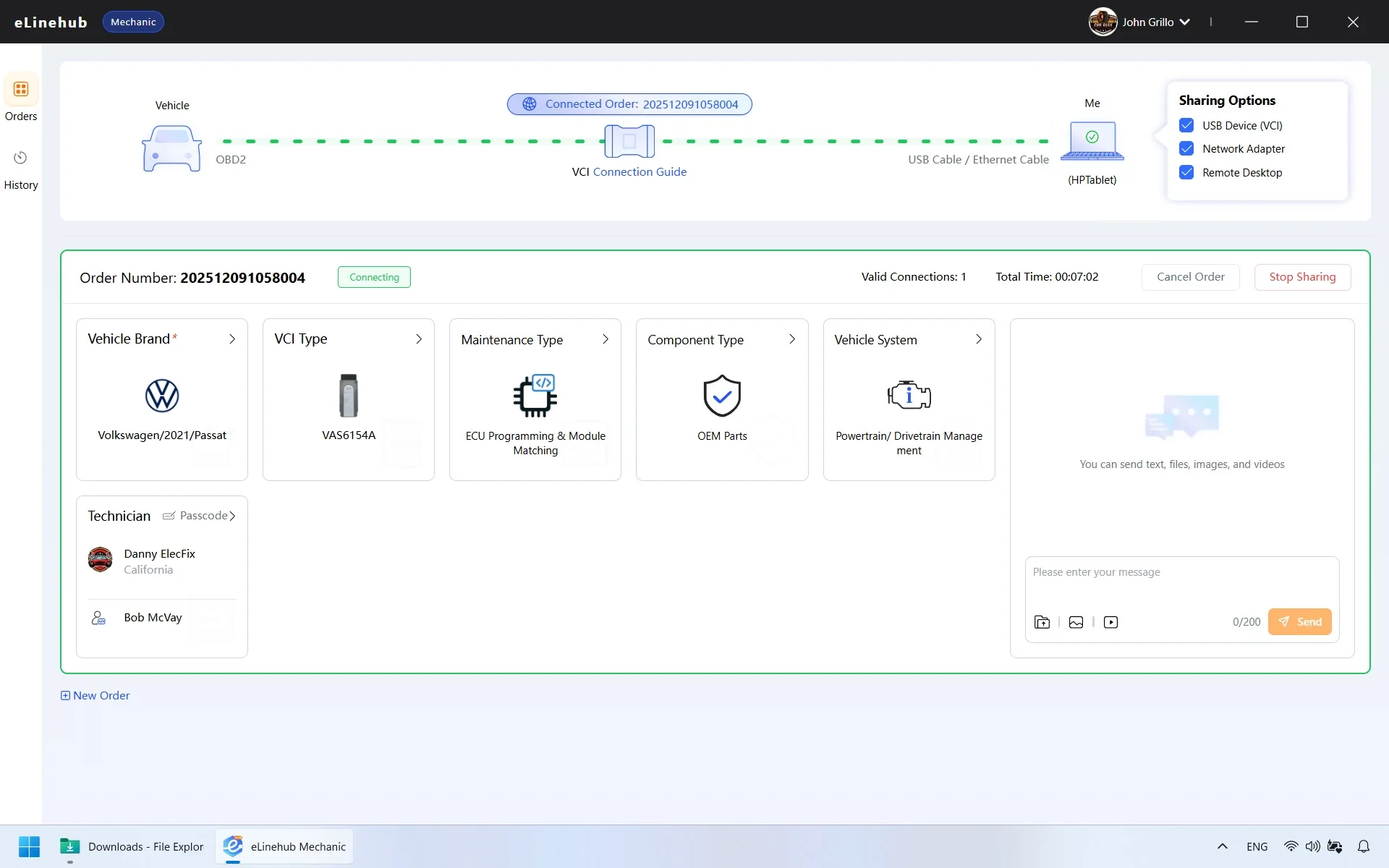 eLinehub Mechanic dashboard showing an active remote diagnostic session with green connection lines between the vehicle and the workshop PC.